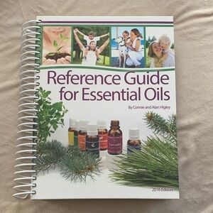 Reference Guide for Essential Oils by Connie and Alan Higley
Desk Reference book